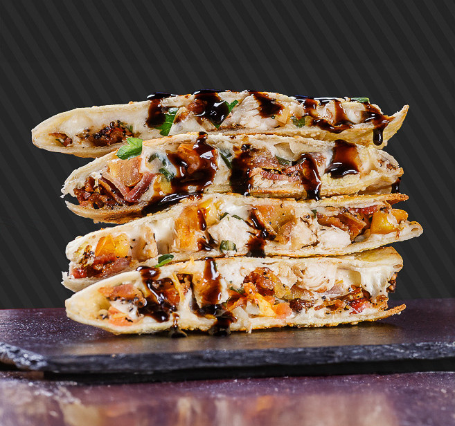 Кесадилья с курицей и пармезаном