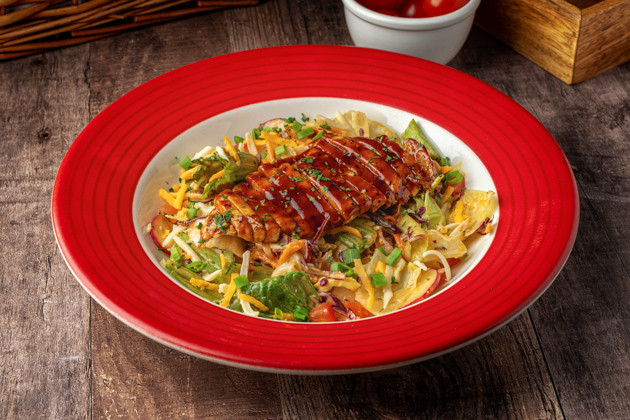 Салат куриный барбекю