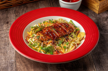 Салат куриный барбекю