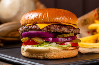 Fridays Чизбургер